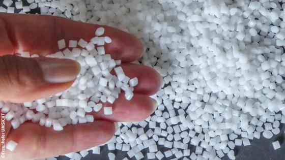 Weißes Granulat für biobasierten Kunststoff