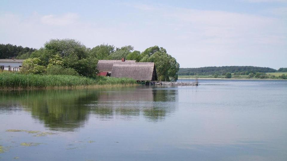 Lohmer See mit Blick auf den Fischrerihof Lohmer See mit Blick auf den Fischrerihof